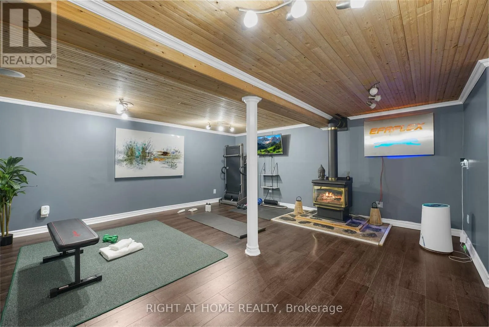 23 HUNTINGWOOD CRESCENT