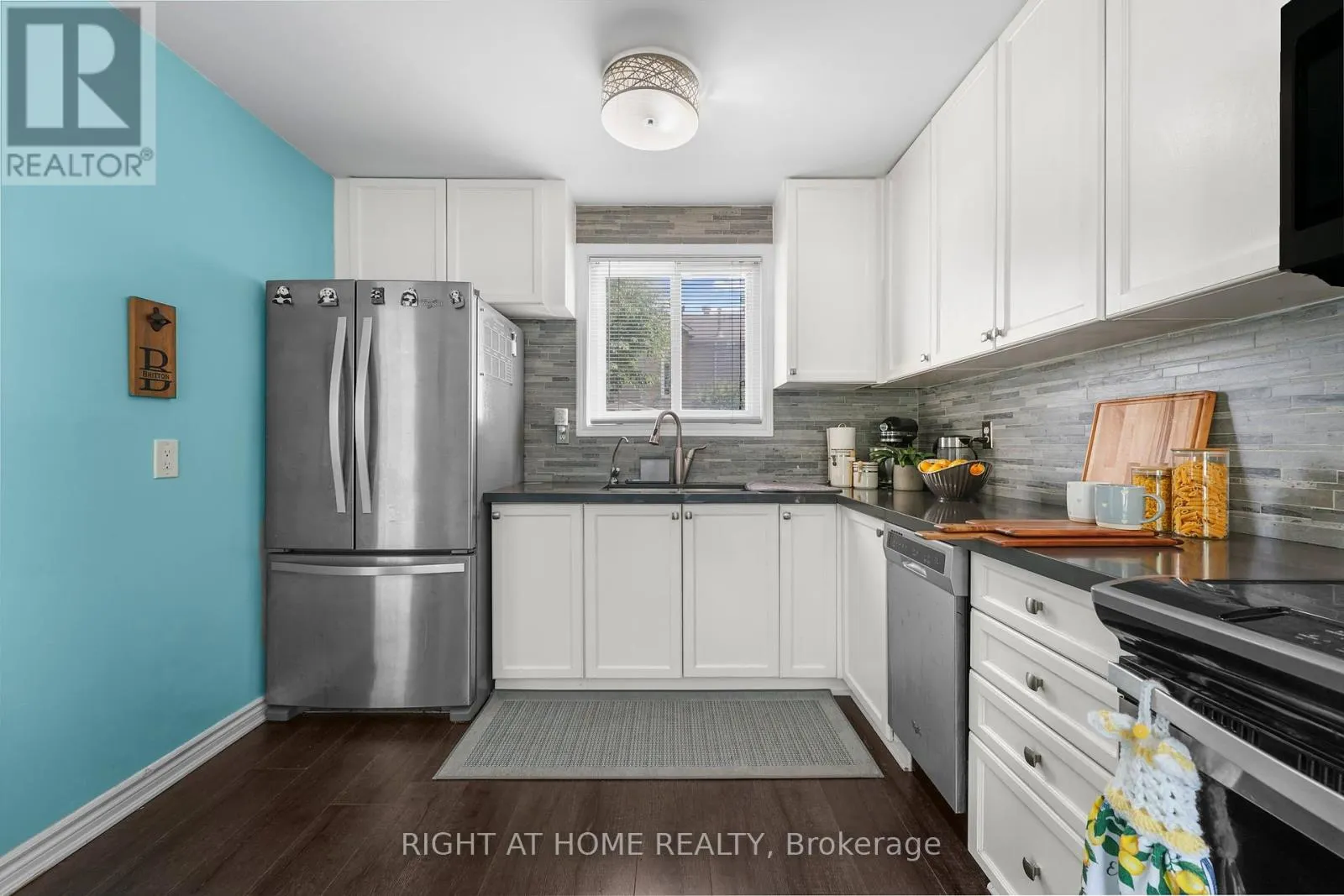 23 HUNTINGWOOD CRESCENT