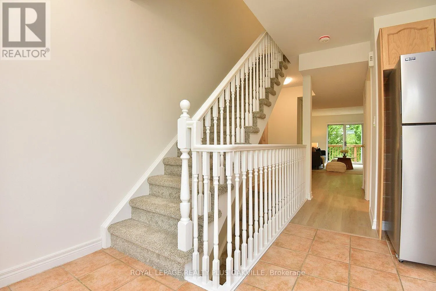 14 - 4045 UPPER MIDDLE ROAD