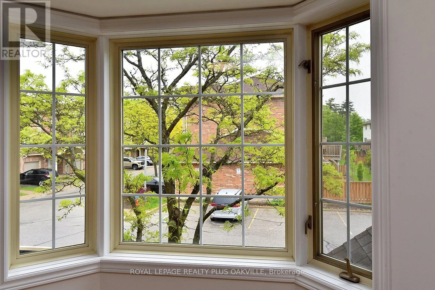 14 - 4045 UPPER MIDDLE ROAD
