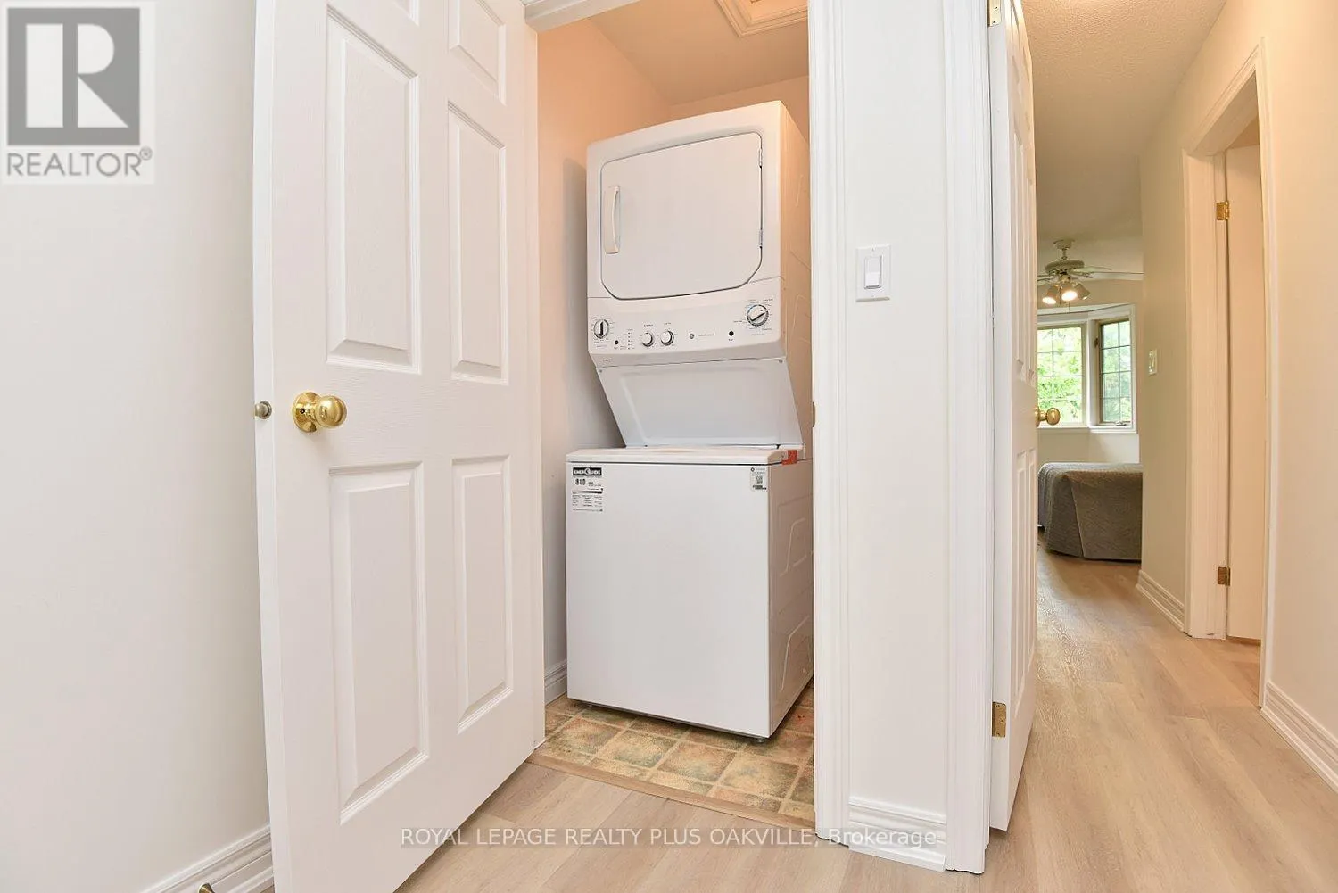 14 - 4045 UPPER MIDDLE ROAD