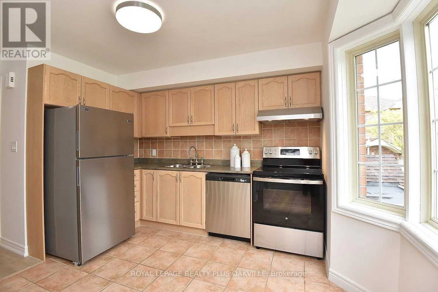14 - 4045 UPPER MIDDLE ROAD