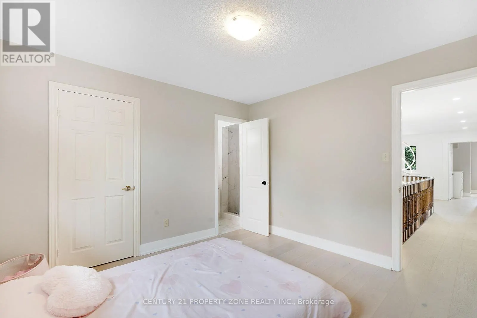 380 SUMMERCHASE DRIVE