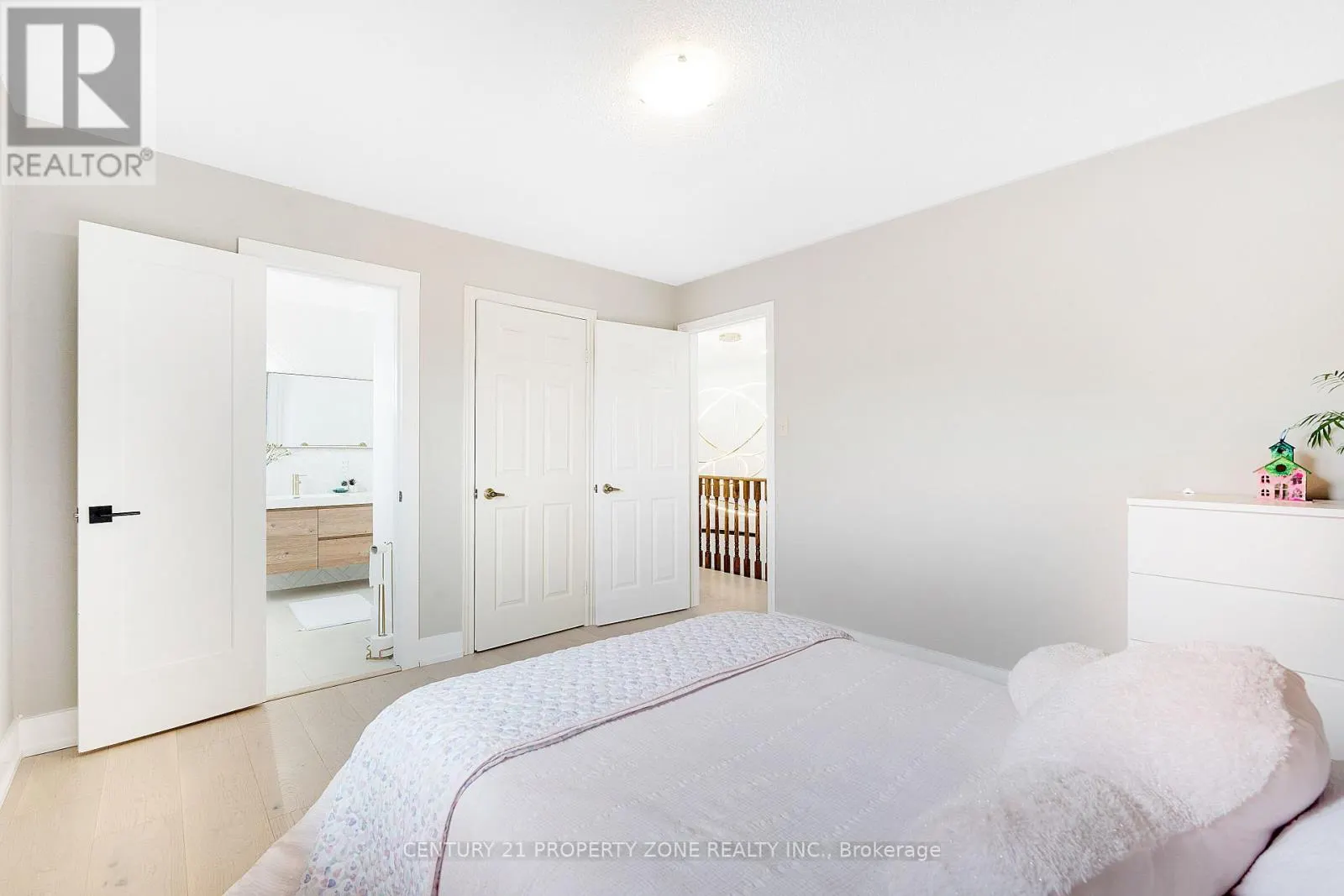 380 SUMMERCHASE DRIVE