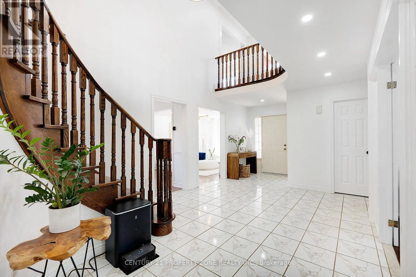 380 SUMMERCHASE DRIVE