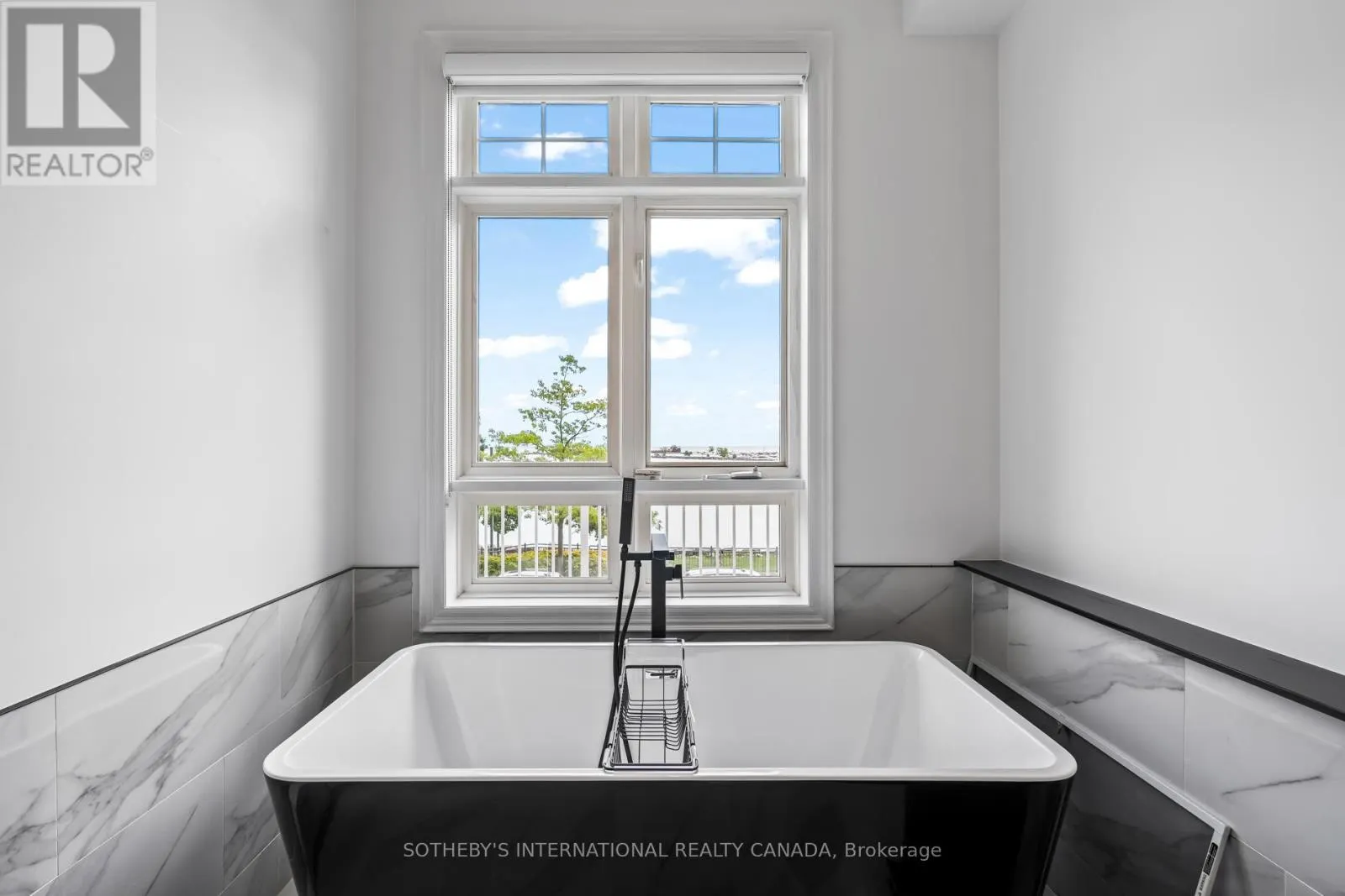 22 - 54 ST LAWRENCE DRIVE