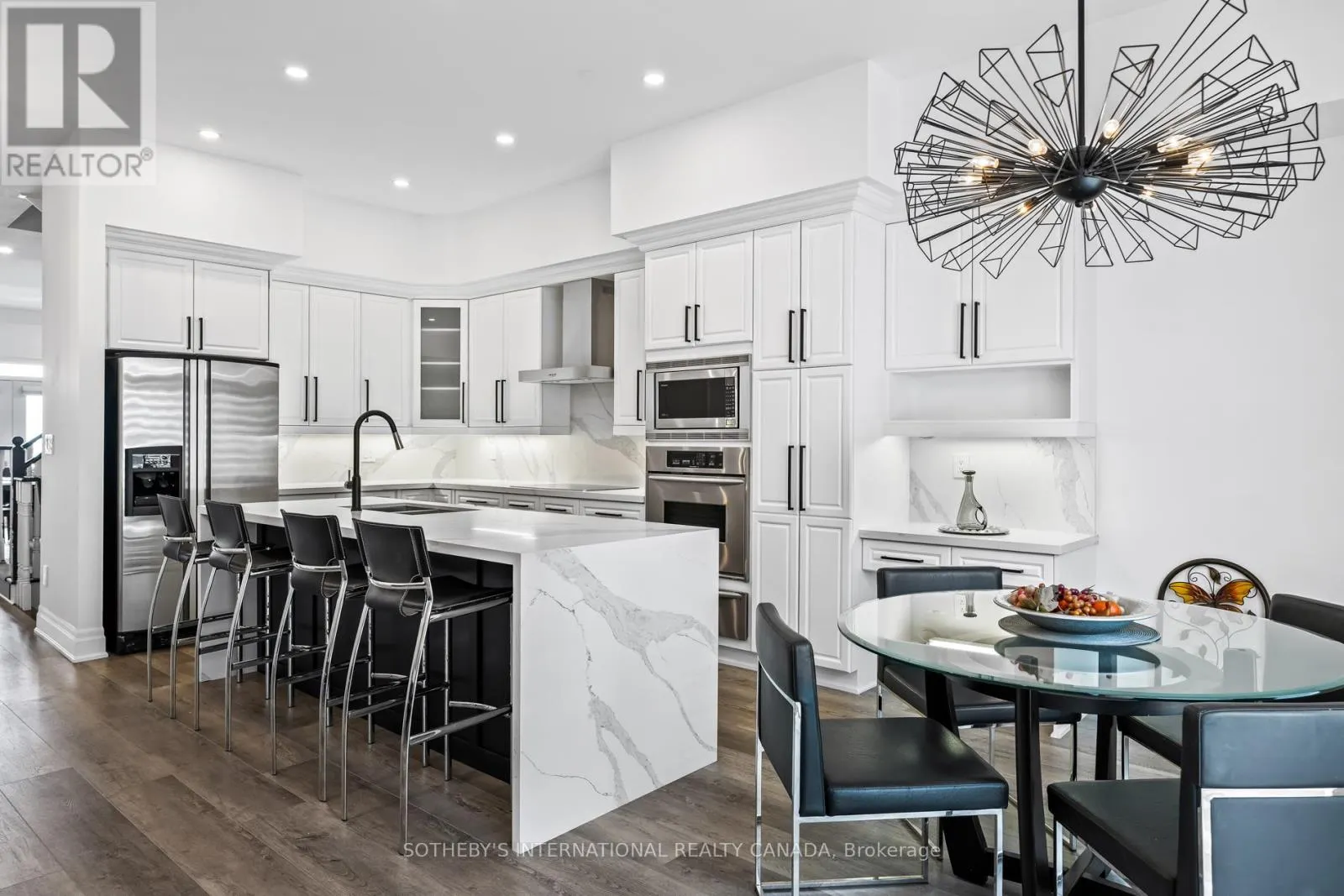 22 - 54 ST LAWRENCE DRIVE