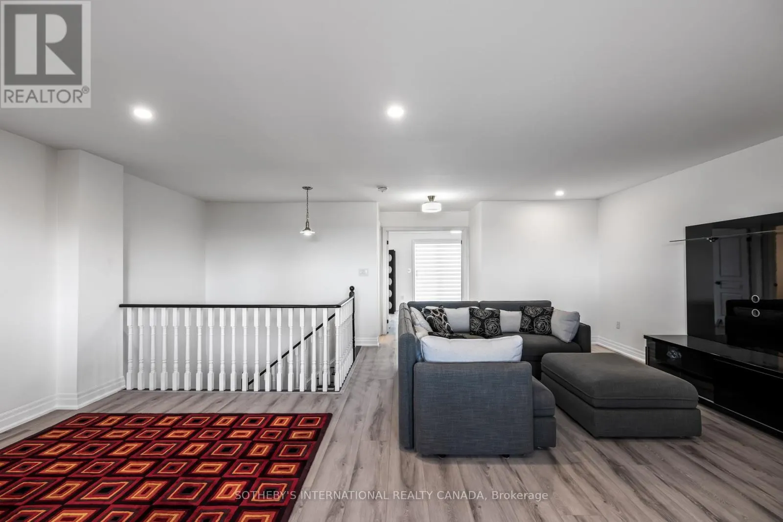 22 - 54 ST LAWRENCE DRIVE