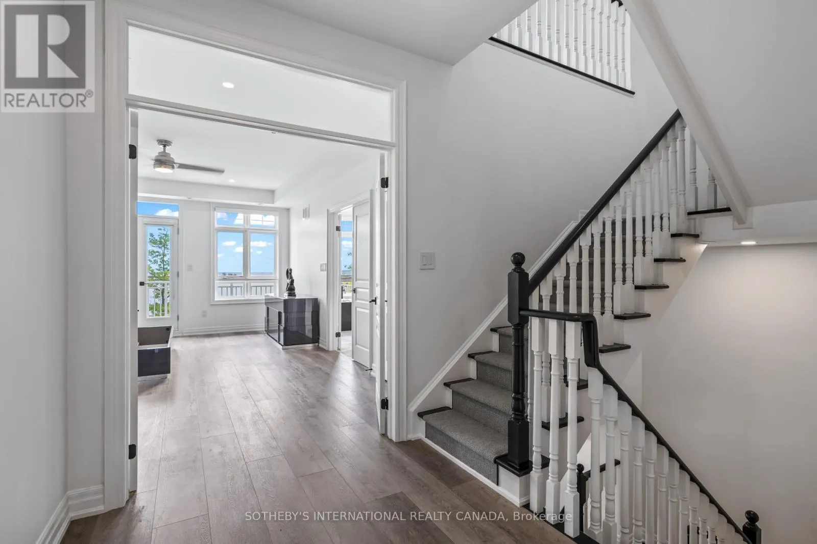 22 - 54 ST LAWRENCE DRIVE