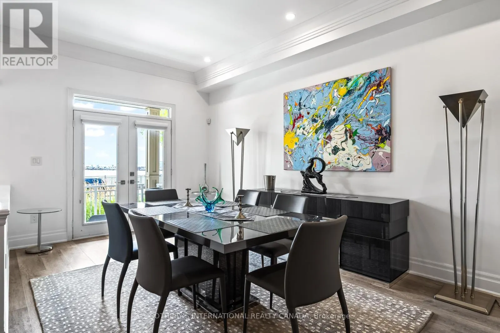 22 - 54 ST LAWRENCE DRIVE