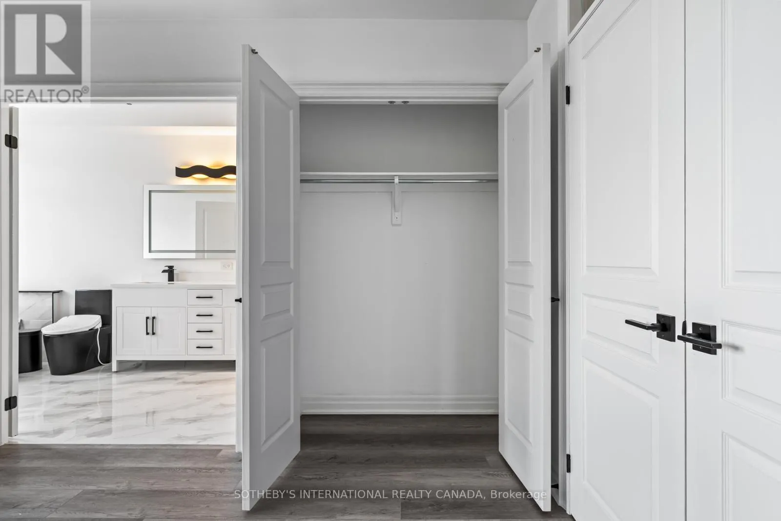 22 - 54 ST LAWRENCE DRIVE