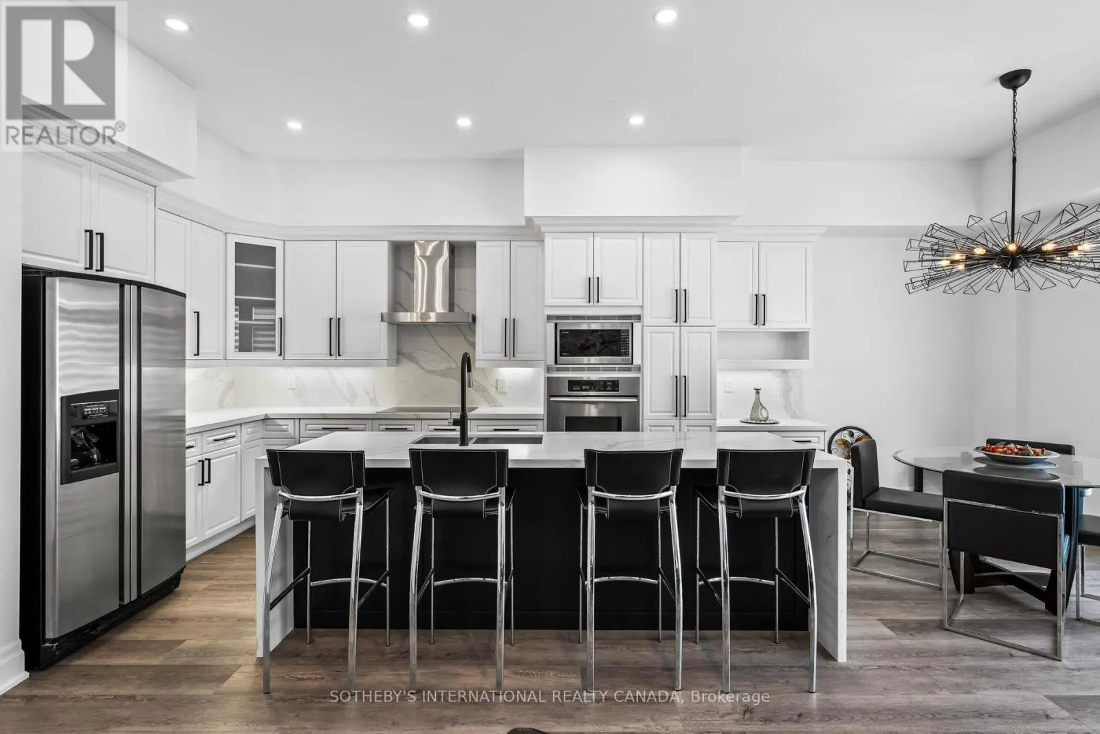 22 - 54 ST LAWRENCE DRIVE