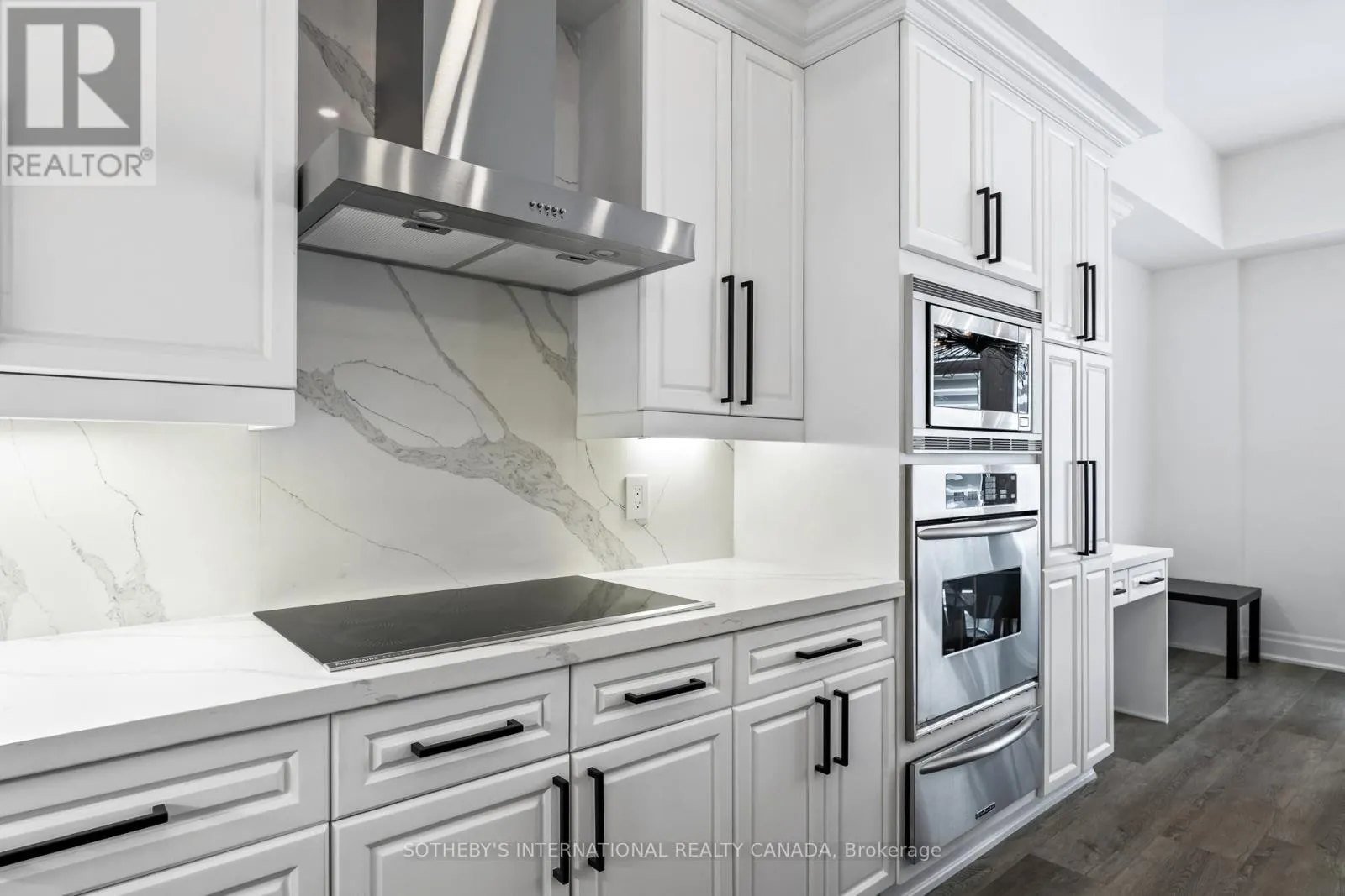 22 - 54 ST LAWRENCE DRIVE
