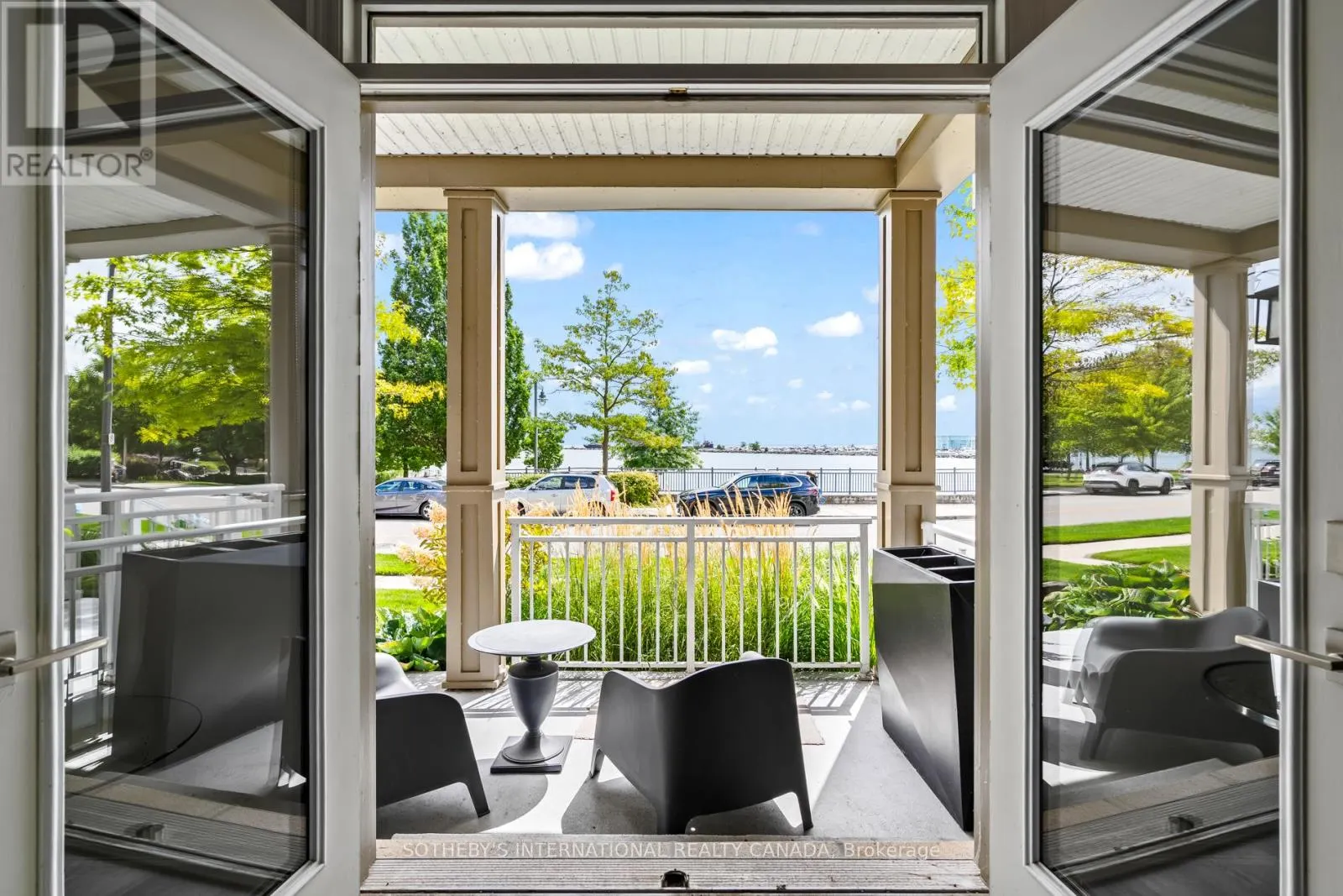 22 - 54 ST LAWRENCE DRIVE