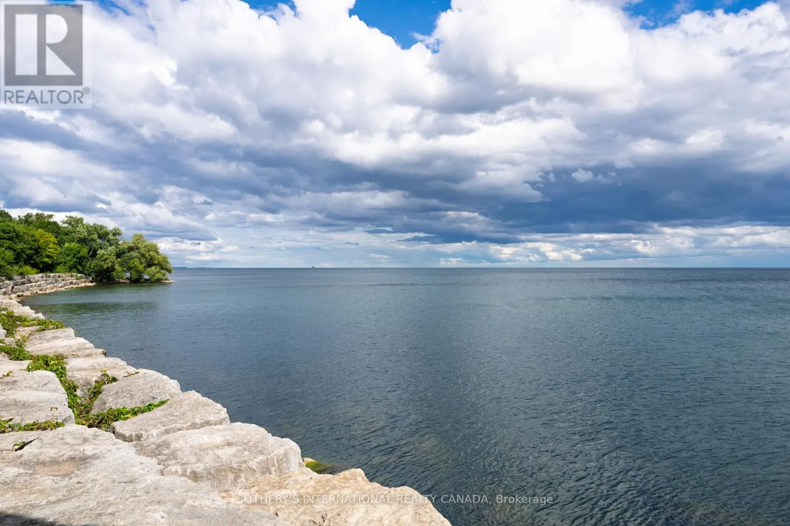 22 - 54 ST LAWRENCE DRIVE