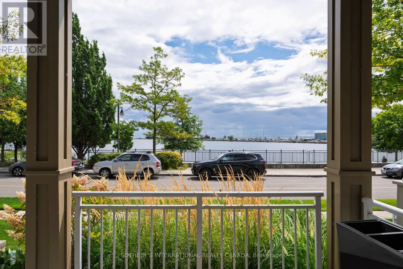 22 - 54 ST LAWRENCE DRIVE