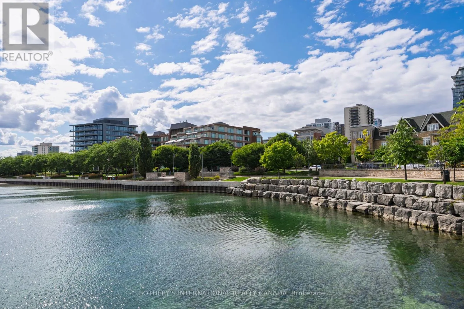 22 - 54 ST LAWRENCE DRIVE