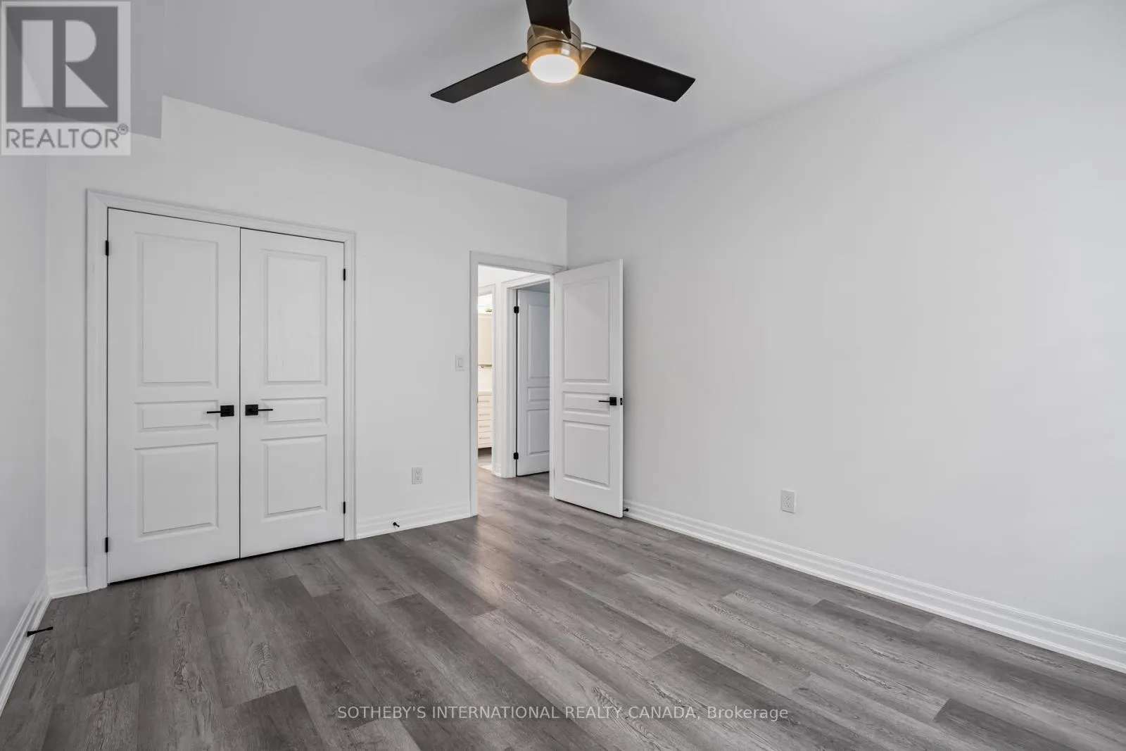22 - 54 ST LAWRENCE DRIVE