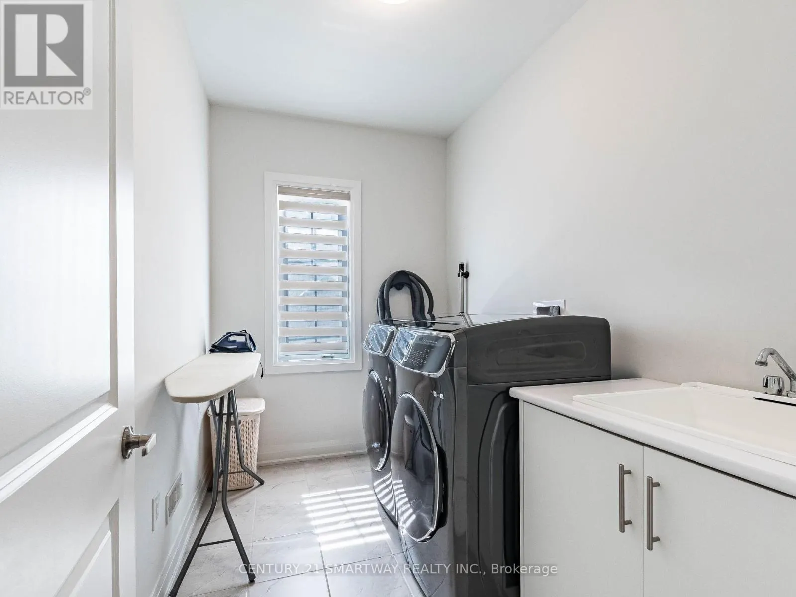 58 JURA CRESCENT