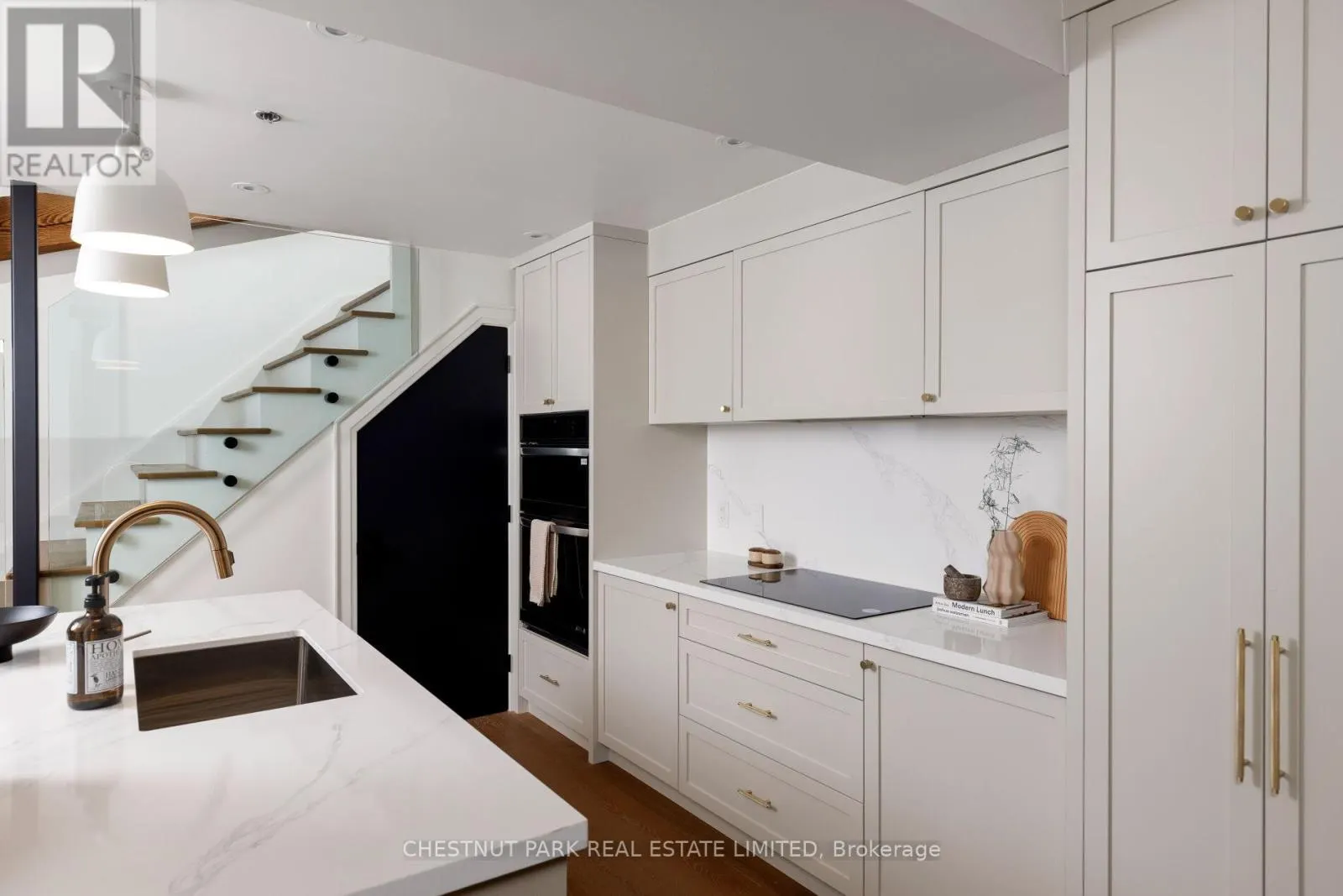309 - 384 SUNNYSIDE AVENUE