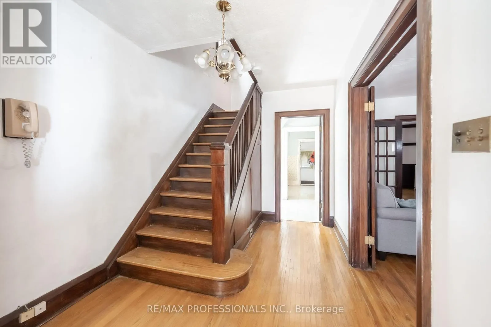 24 QUEENS AVENUE