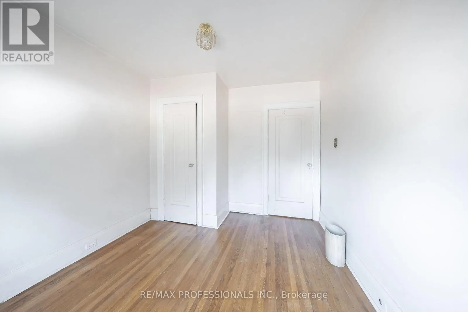 24 QUEENS AVENUE