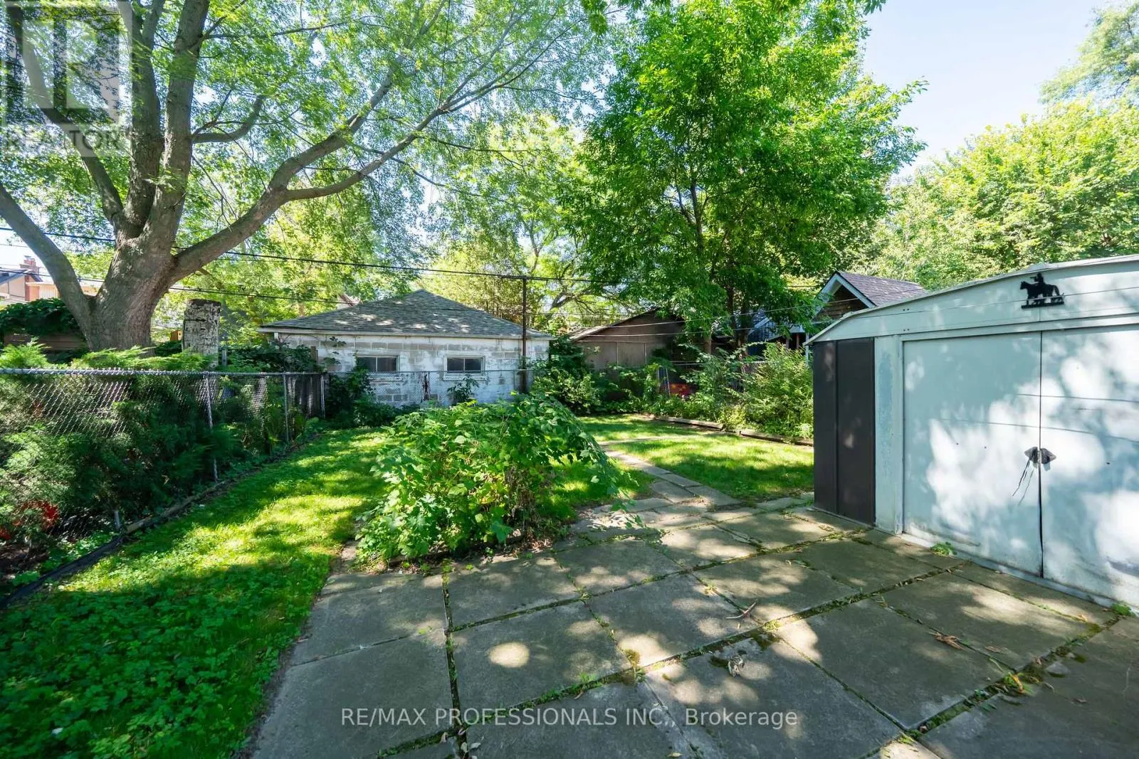 24 QUEENS AVENUE