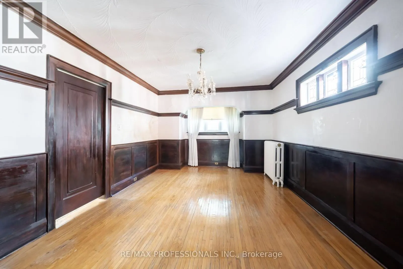 24 QUEENS AVENUE