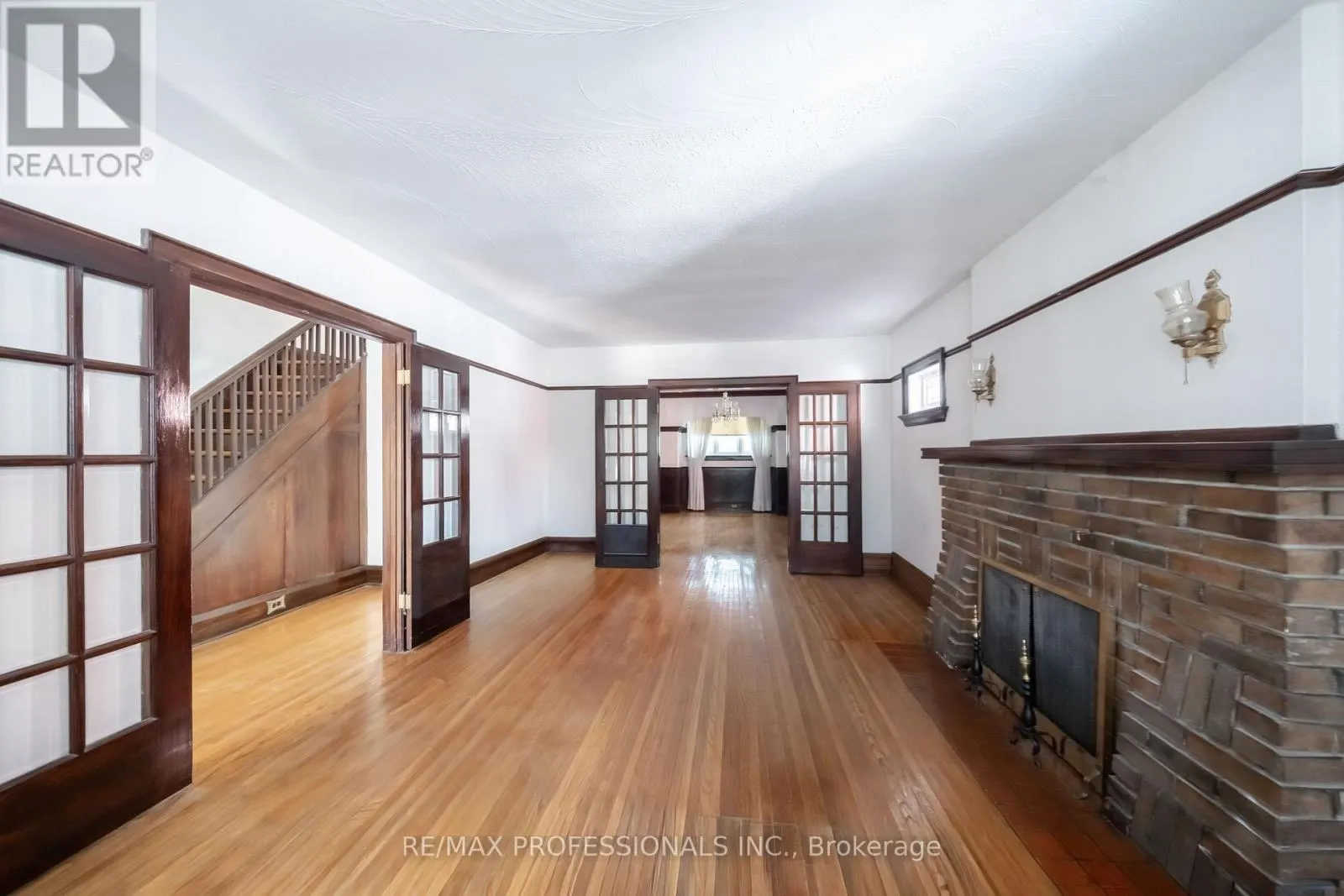24 QUEENS AVENUE