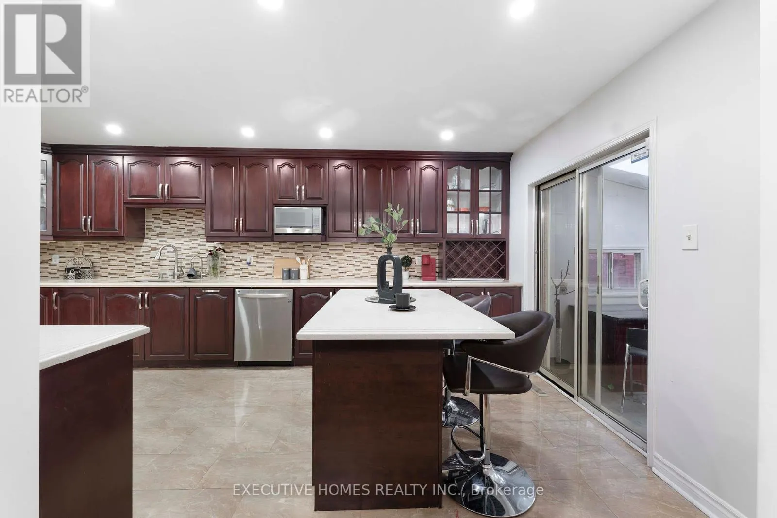 44 PEBBLESTONE CIRCLE