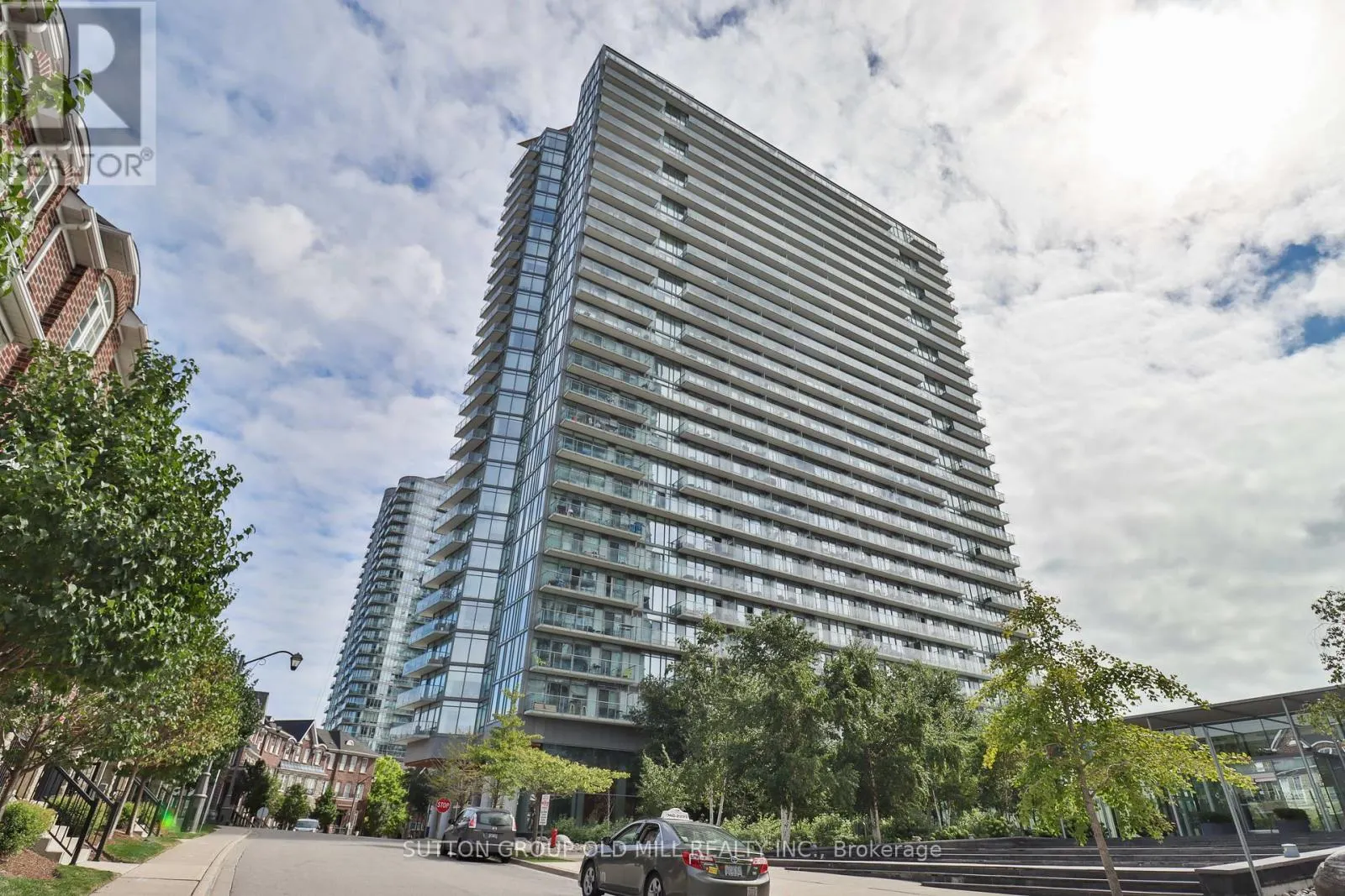 709 - 103 THE QUEENSWAY