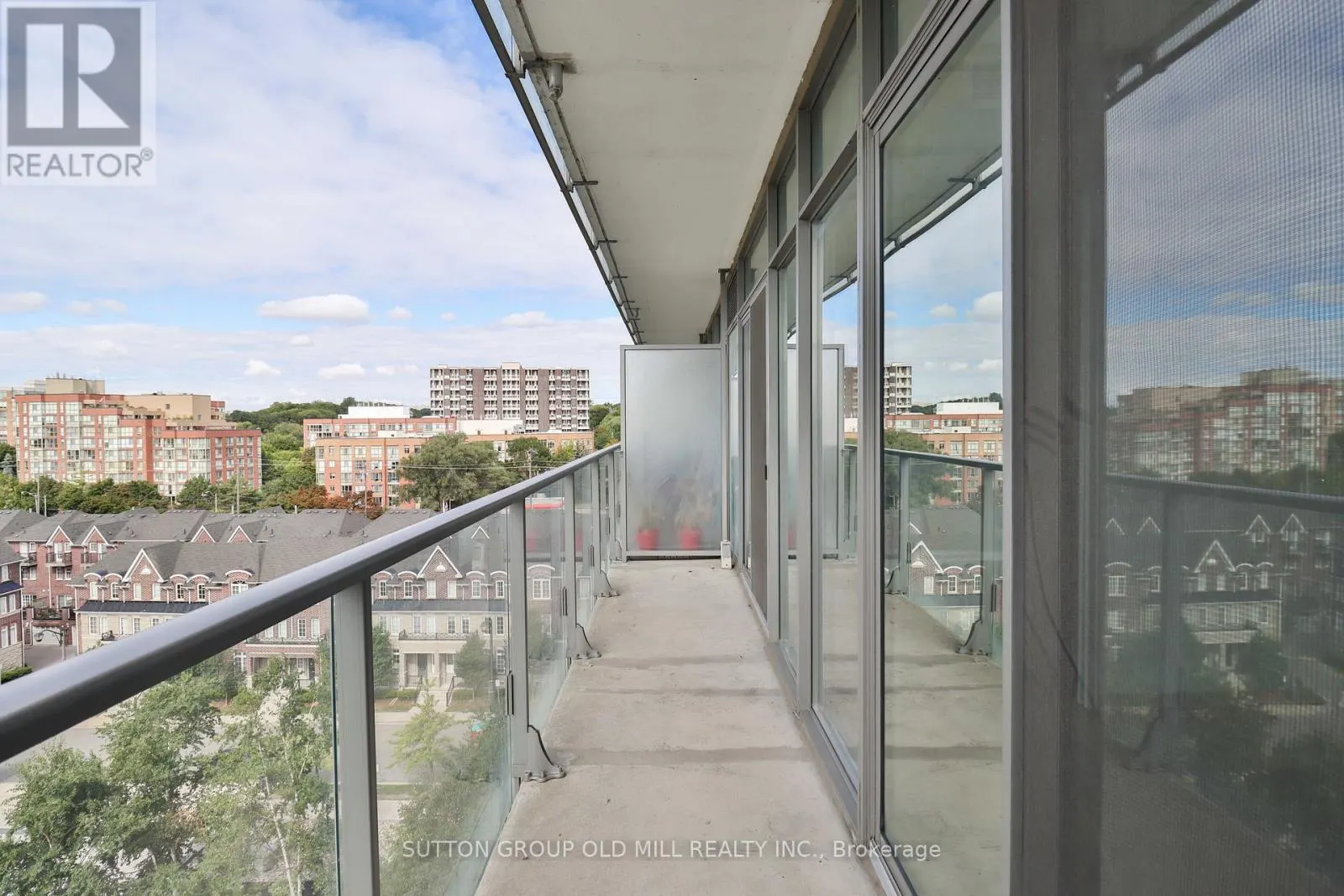 709 - 103 THE QUEENSWAY