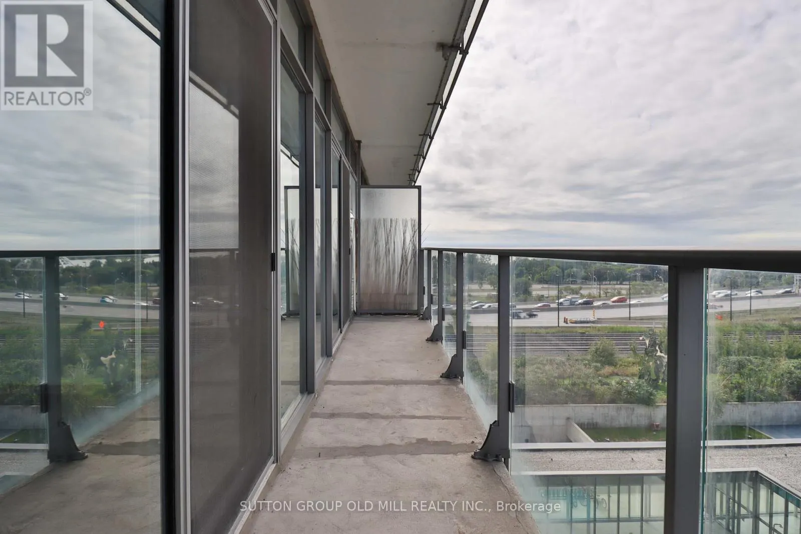 709 - 103 THE QUEENSWAY