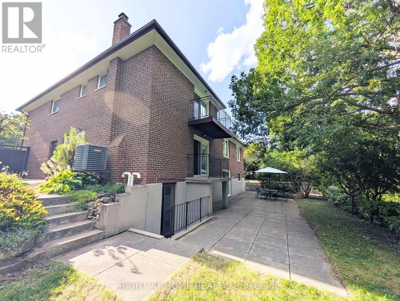 5 GREYSWOOD COURT