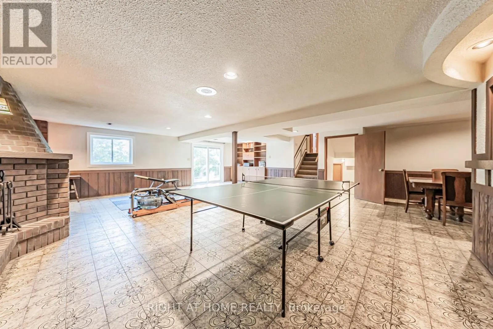 5 GREYSWOOD COURT