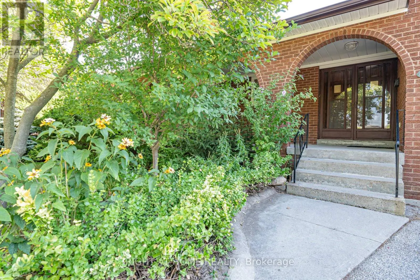 5 GREYSWOOD COURT