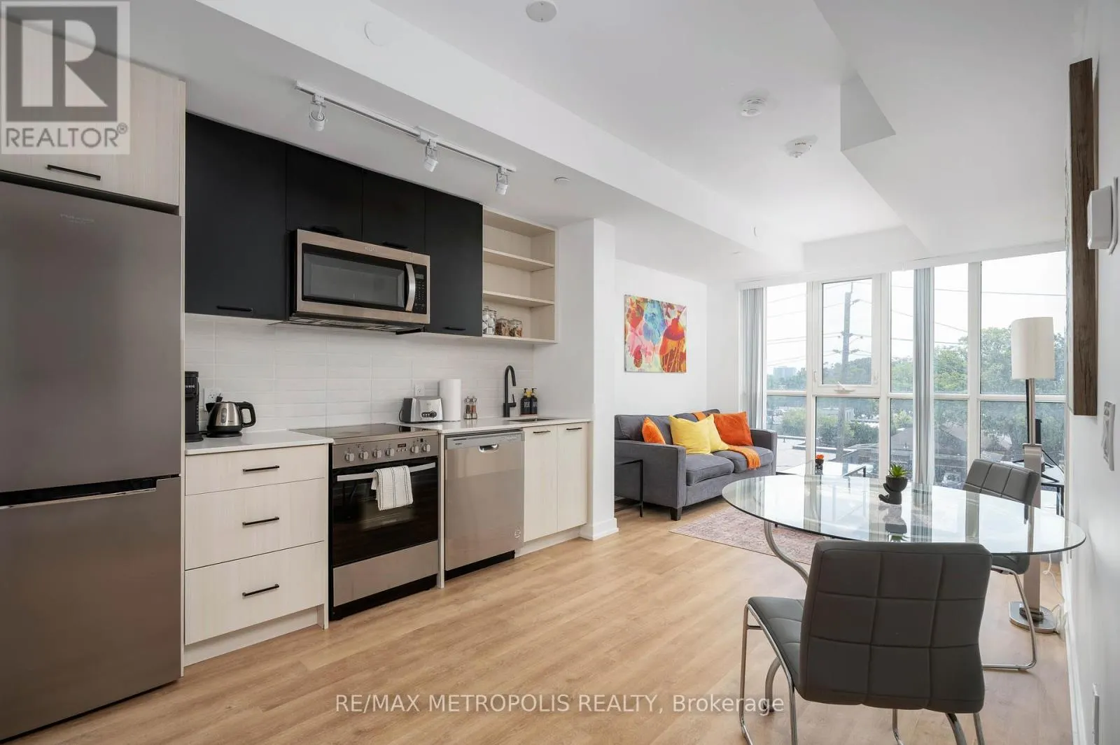 407 - 2300 ST CLAIR AVENUE W