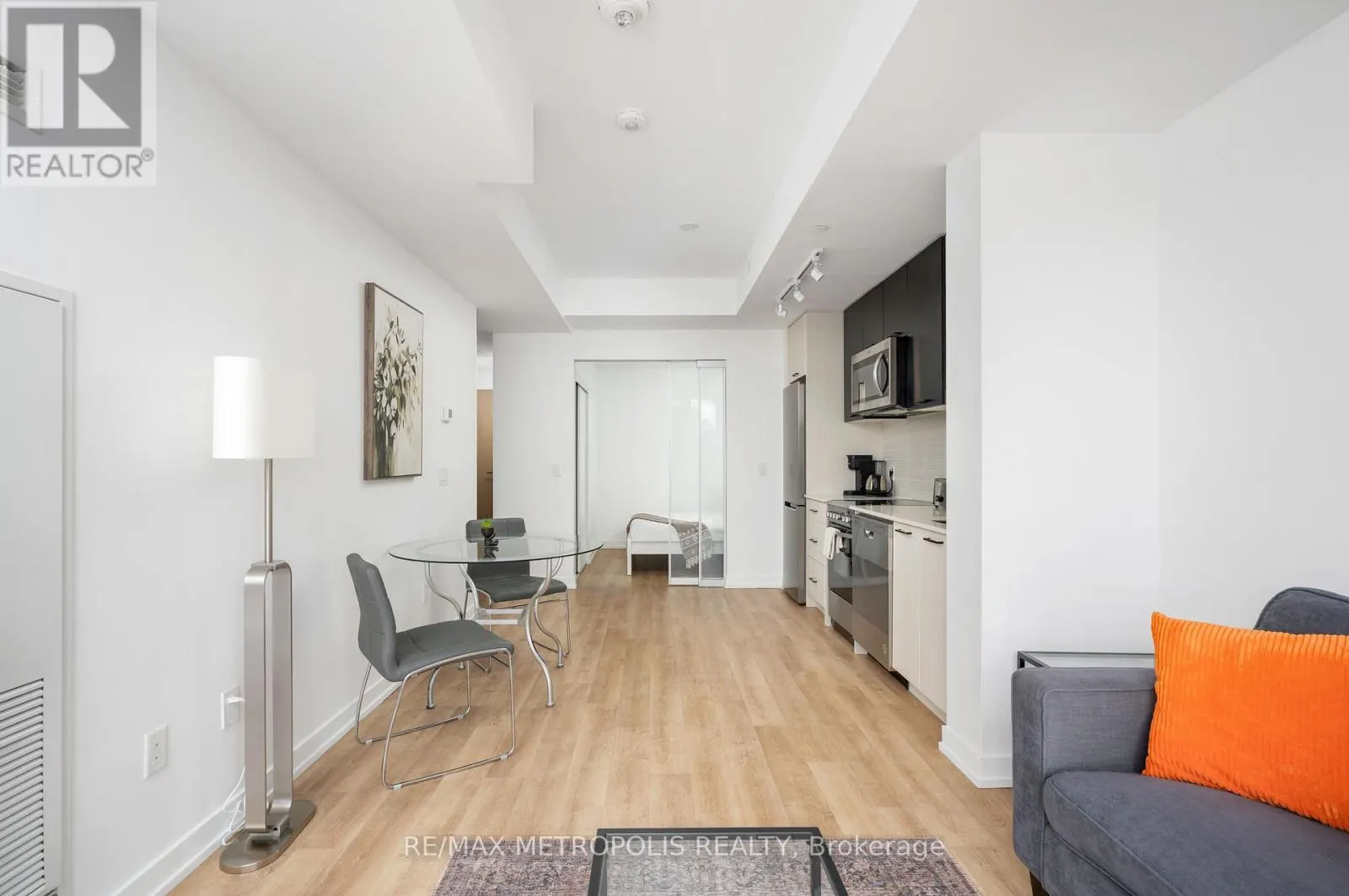 407 - 2300 ST CLAIR AVENUE W