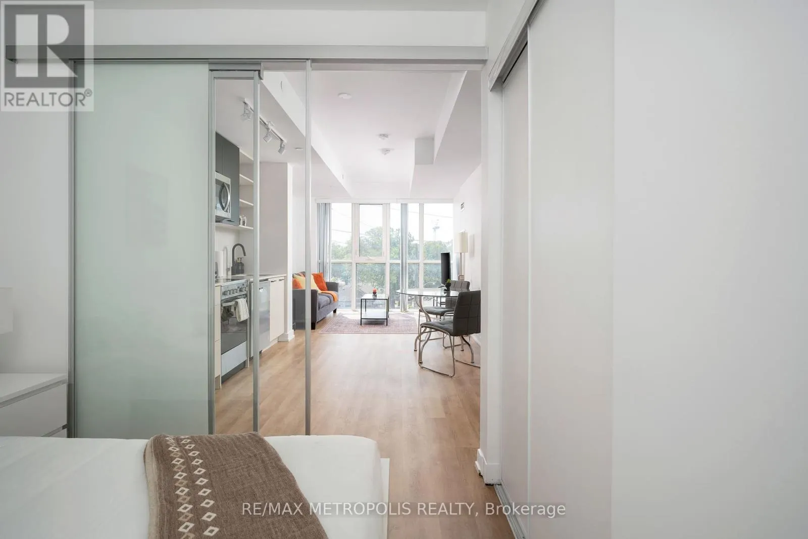 407 - 2300 ST CLAIR AVENUE W