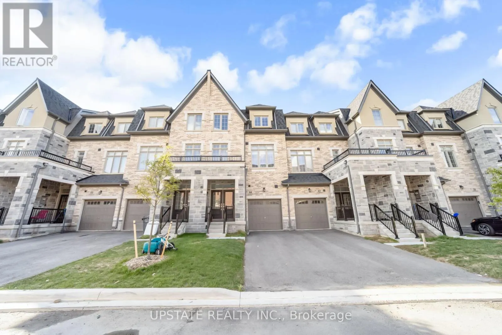 44 FOXSPARROW ROAD