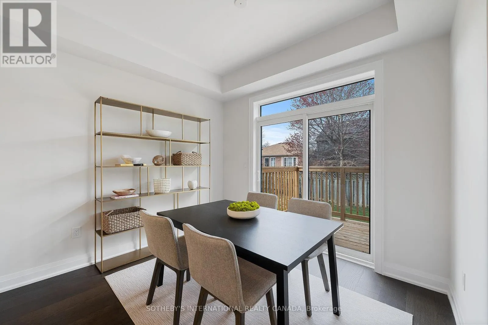 514 MARKAY COMMON