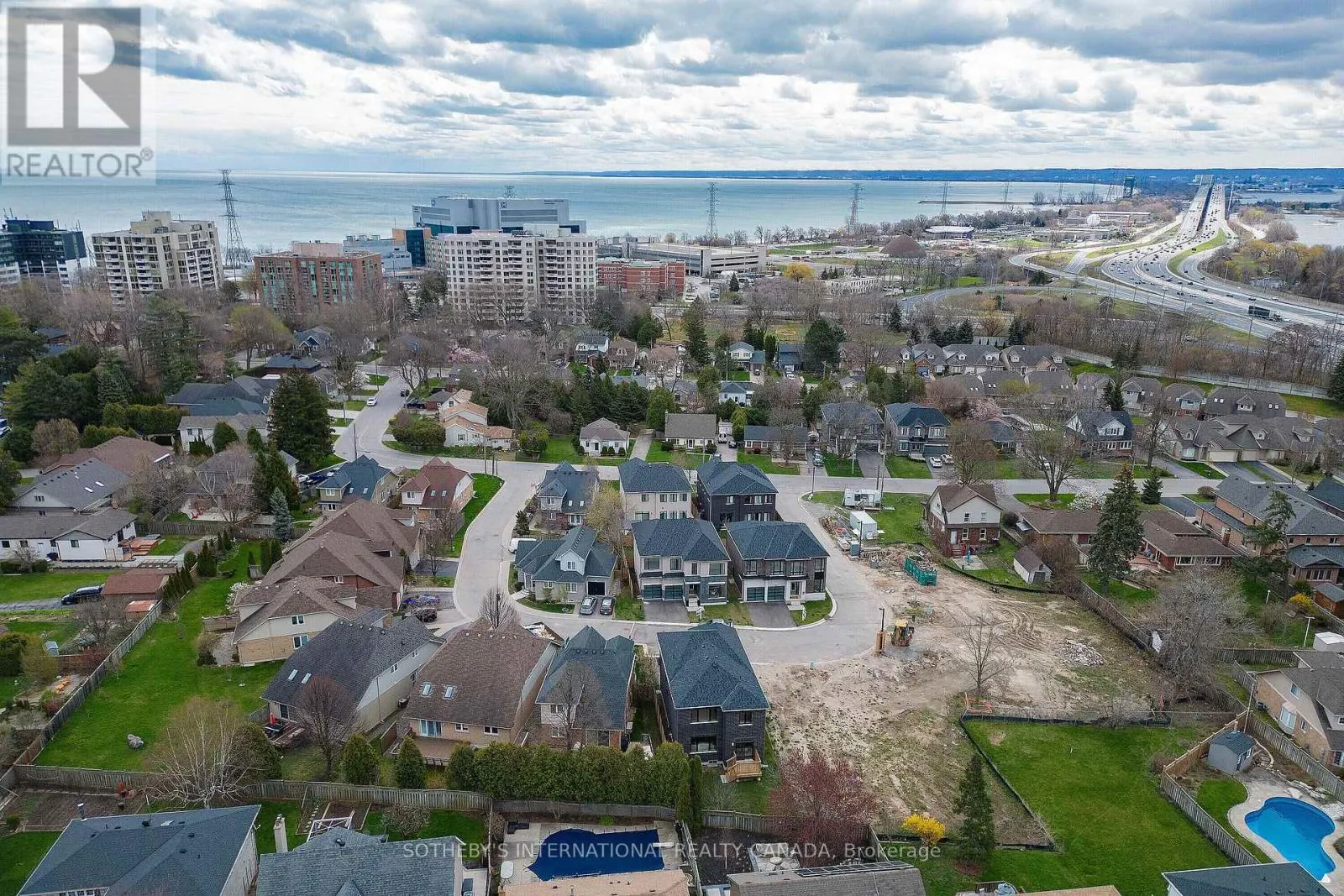 514 MARKAY COMMON