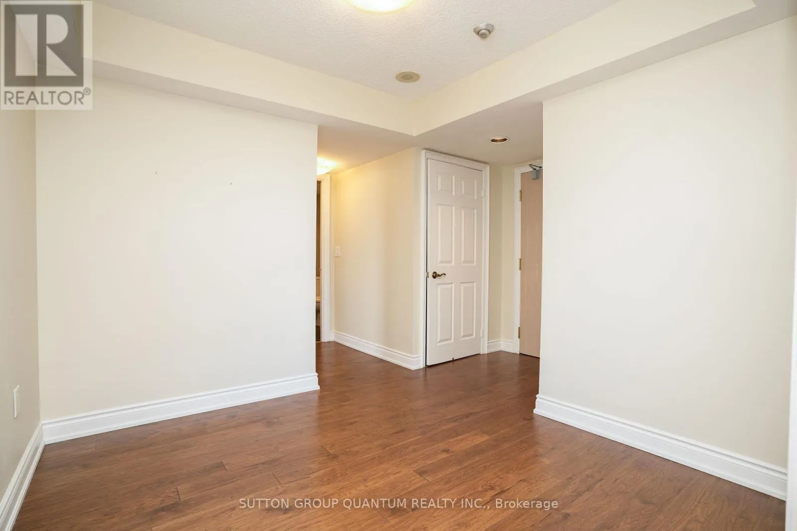 1008 - 1271 WALDEN CIRCLE