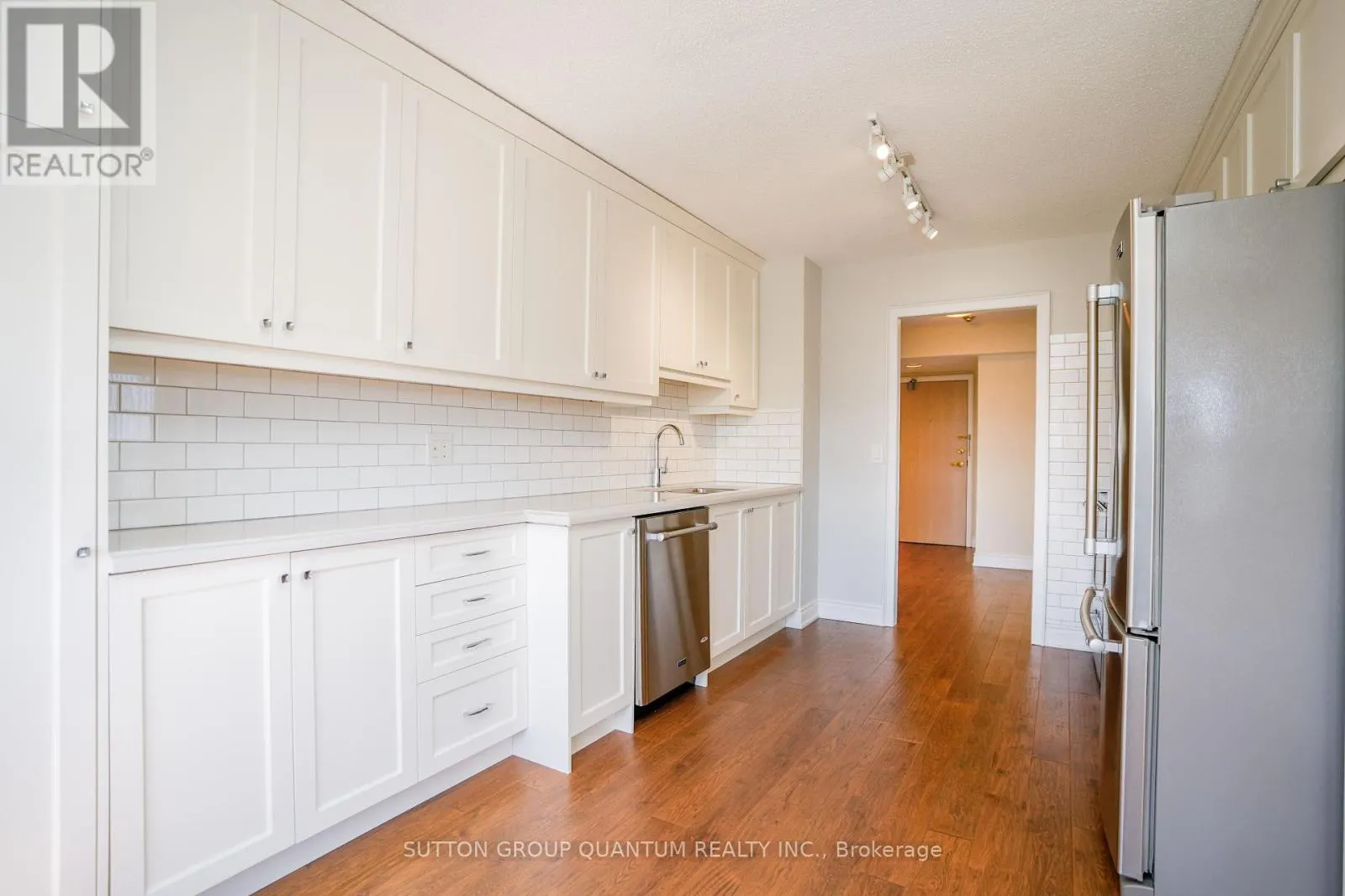 1008 - 1271 WALDEN CIRCLE