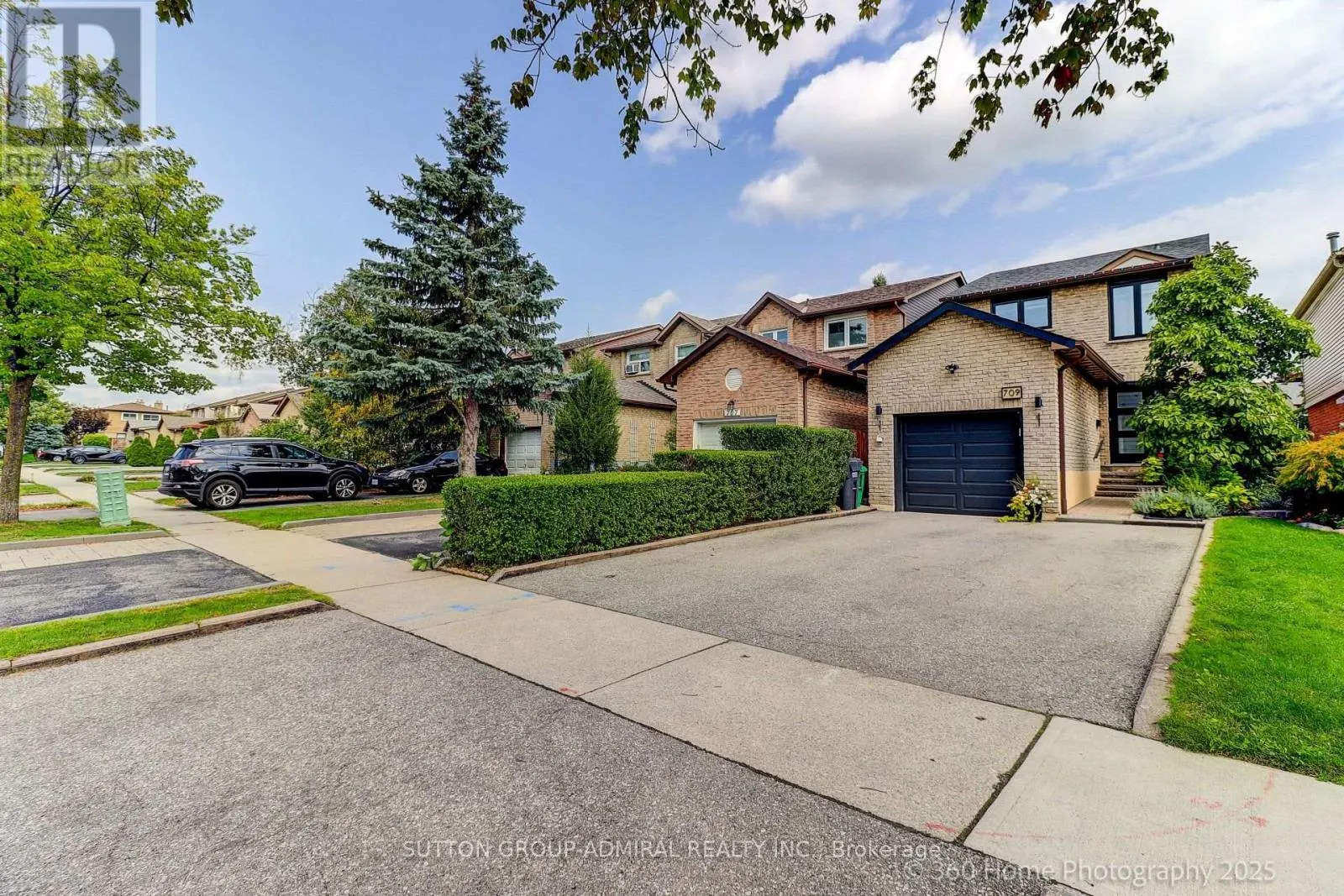 709 GREYCEDAR CRESCENT