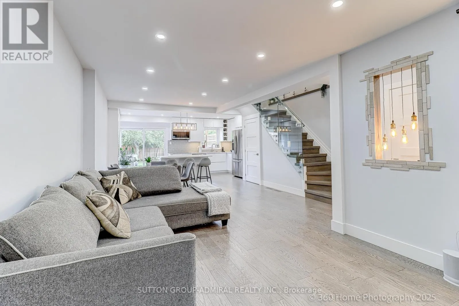 709 GREYCEDAR CRESCENT