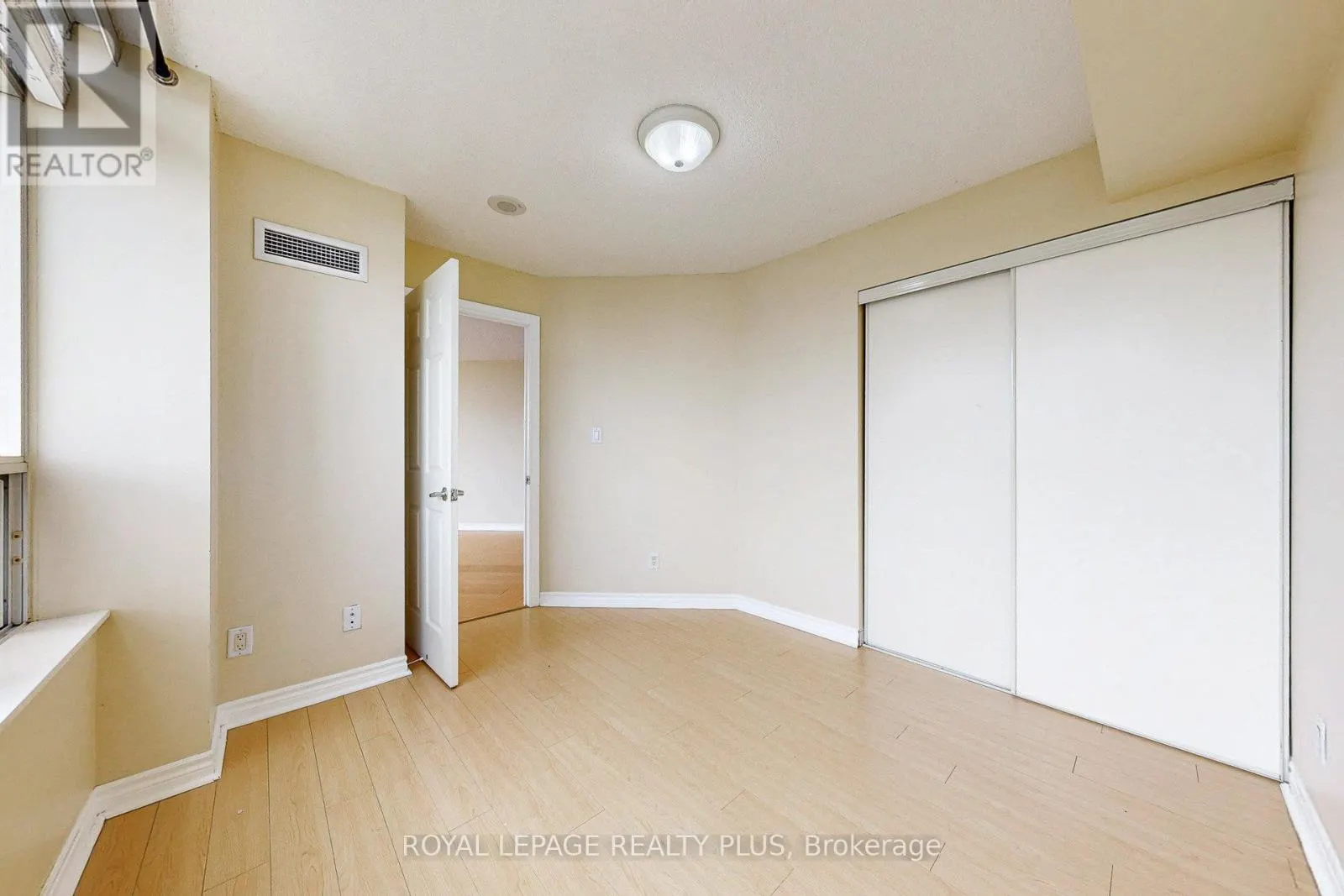 1611 - 3880 DUKE OF YORK BOULEVARD