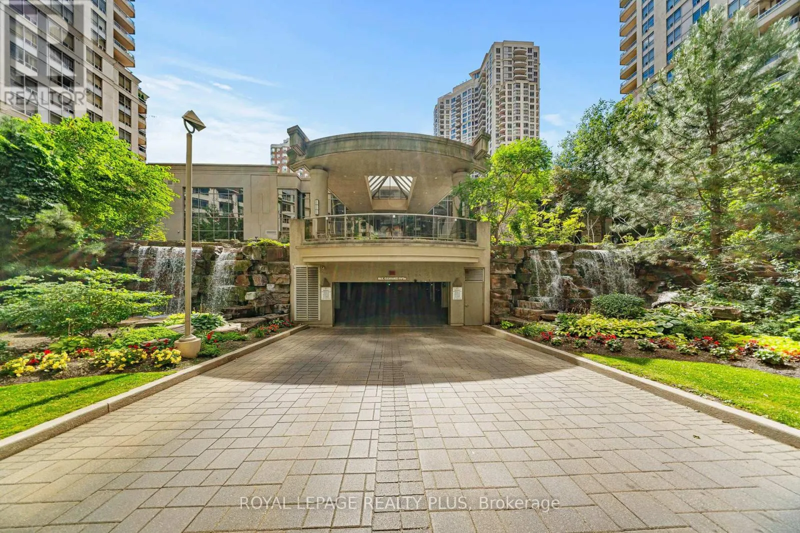 1611 - 3880 DUKE OF YORK BOULEVARD