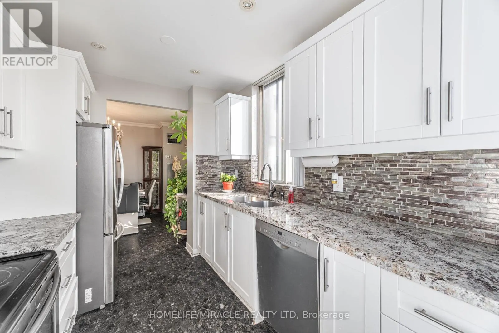 1705 - 26 HANOVER ROAD