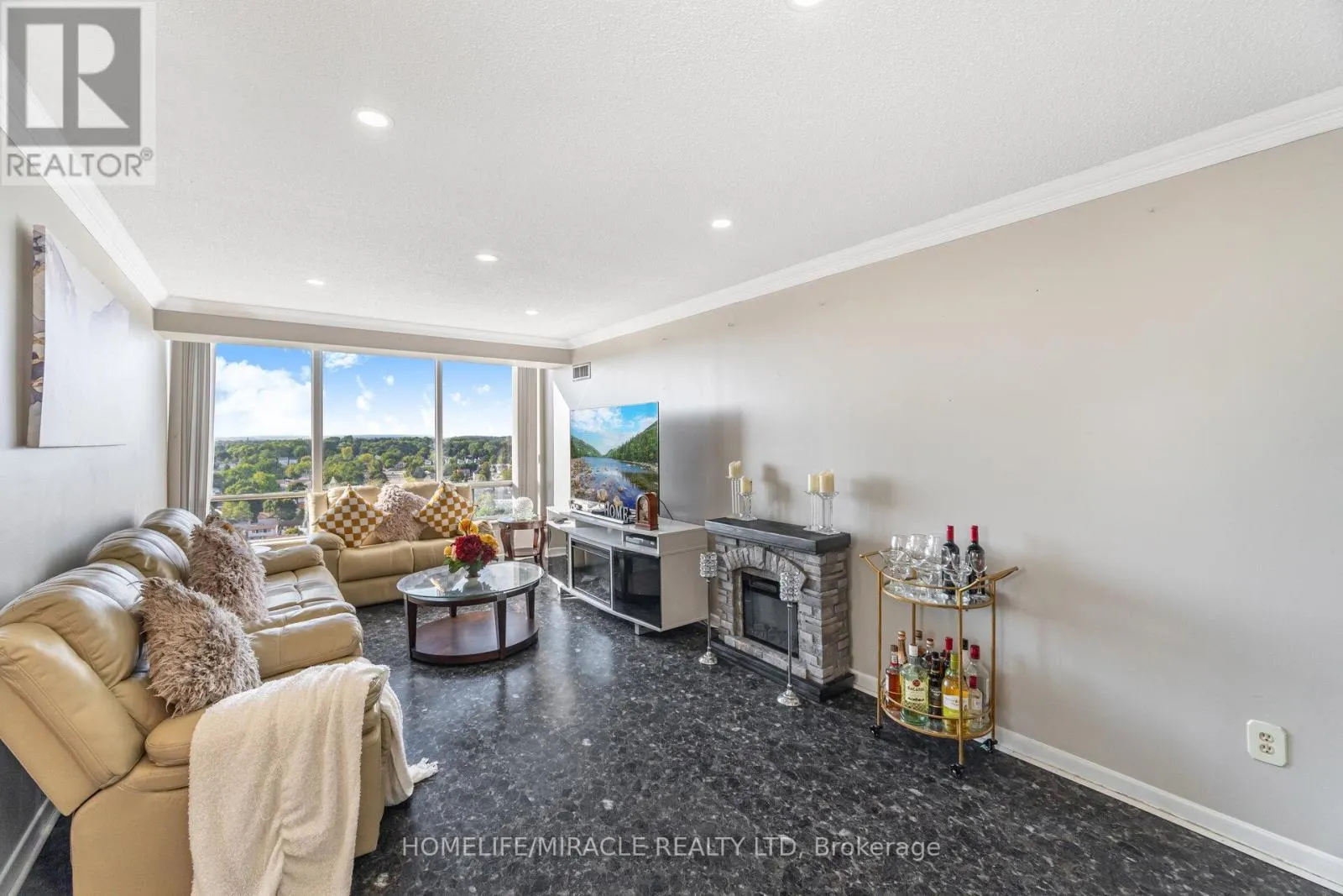 1705 - 26 HANOVER ROAD